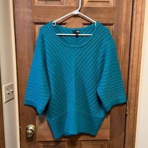 V-neck dolman style sleeve sweater